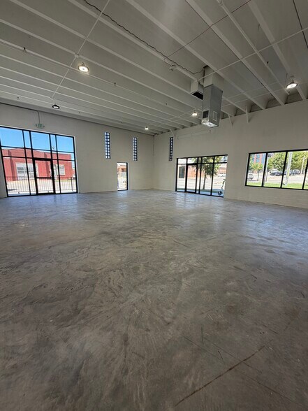 More Photos Of 223 N Boulder Ave, Tulsa General Retail For Lease