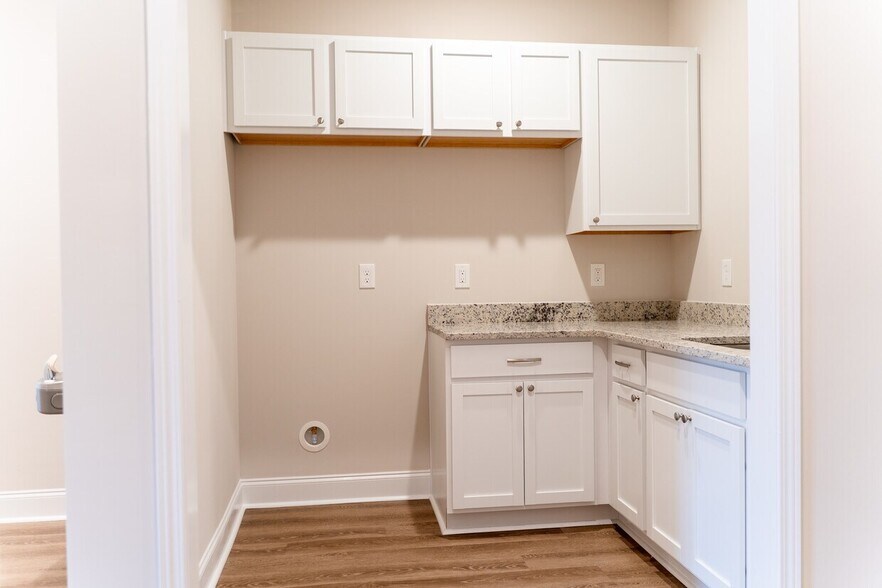 More Photos Of 208 Straight Dr, Anderson Medical For Lease