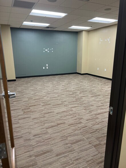 More Photos Of 777 Commercial St SE, Salem Office For Sale