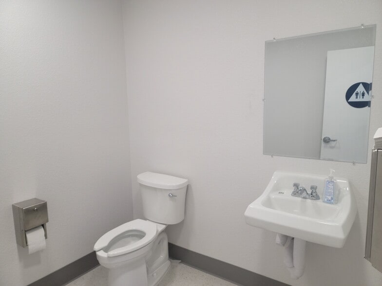 More Photos Of 415 Grass Valley Hwy, Auburn Freestanding For Lease