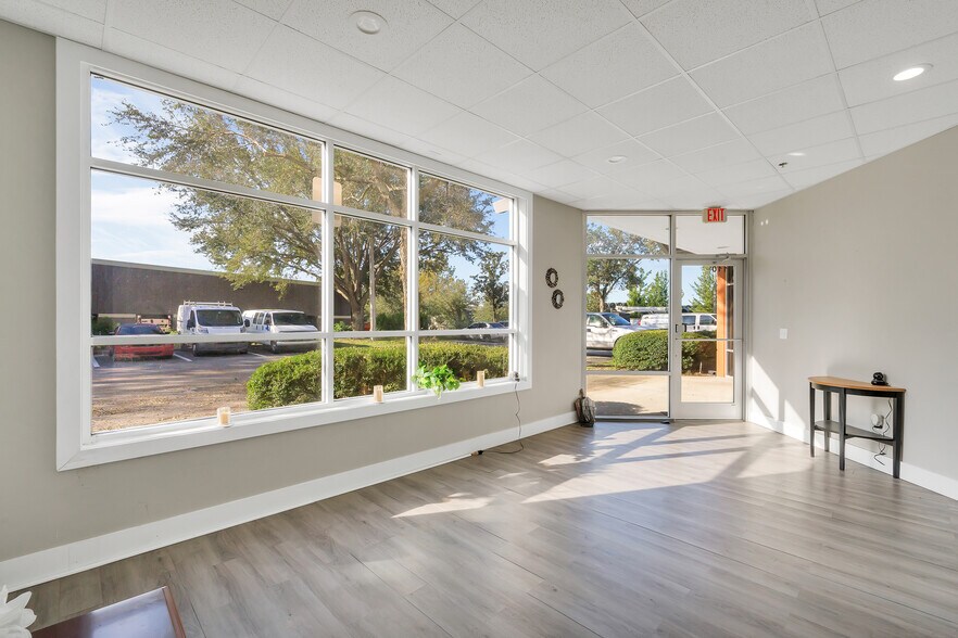 More Photos Of 350 E Crown Point Rd, Winter Garden Light Distribution For Sale