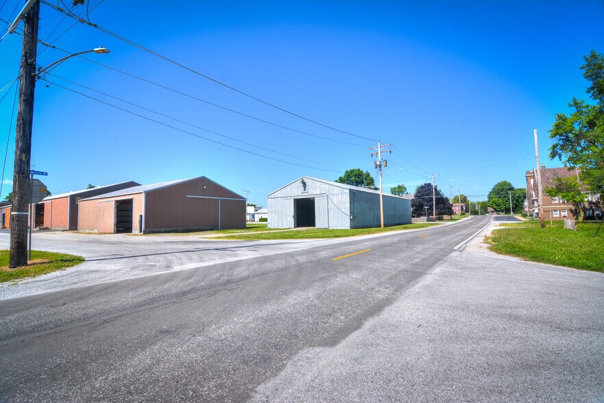 Primary Photo Of 236 Washington st, Maroa Warehouse For Sale