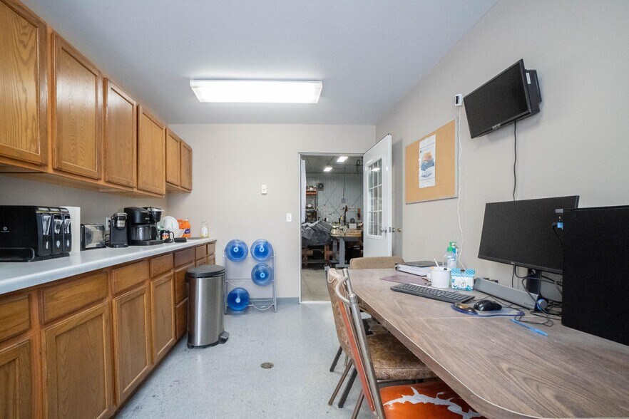 More Photos Of 305 Bach Ave, New York Mills Manufacturing For Sale