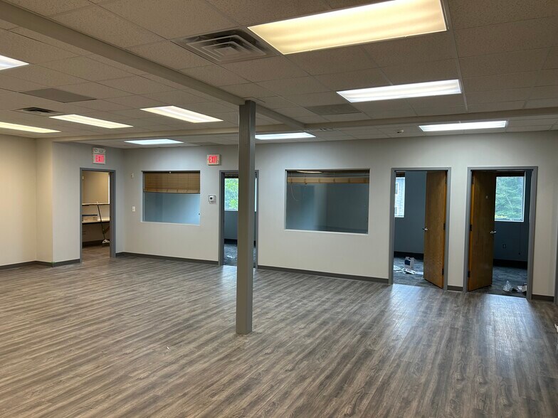 More Photos Of 207 Commercial Ct, Morganville Medical For Lease