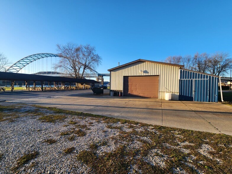 More Photos Of 107 13th St, Moundsville General Retail For Sale