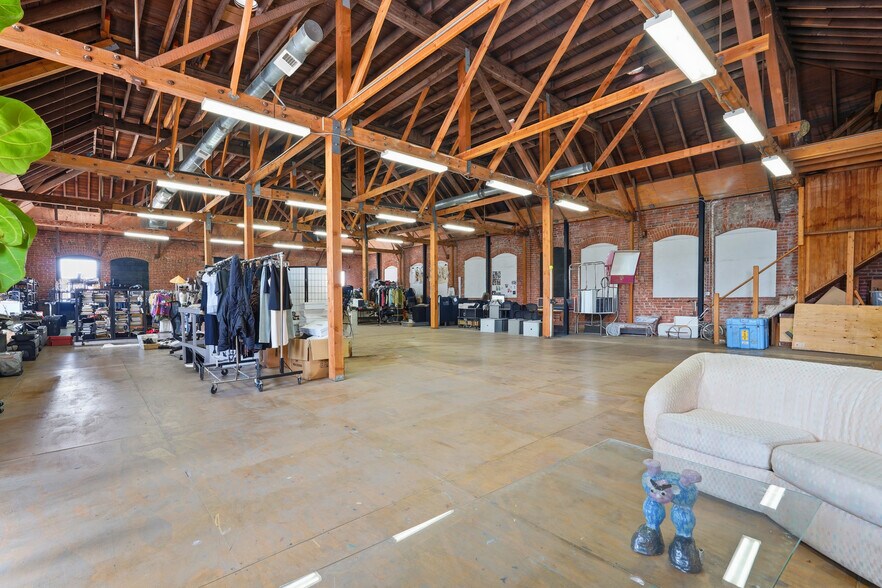 More Photos Of 714 Ducommun St, Los Angeles Manufacturing For Sale