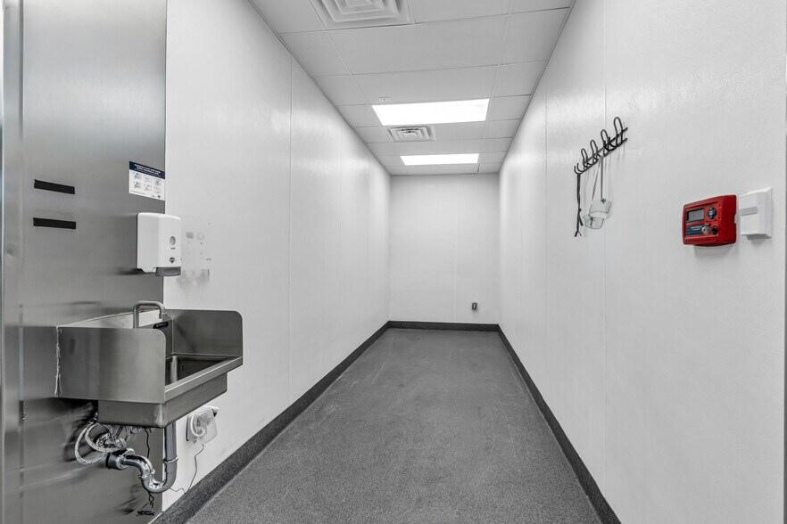 More Photos Of 2900 S Ridgewood Ave, Edgewater Specialty For Lease