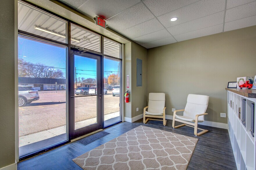 More Photos Of 400 Gilmer St, Sulphur Springs Storefront For Lease