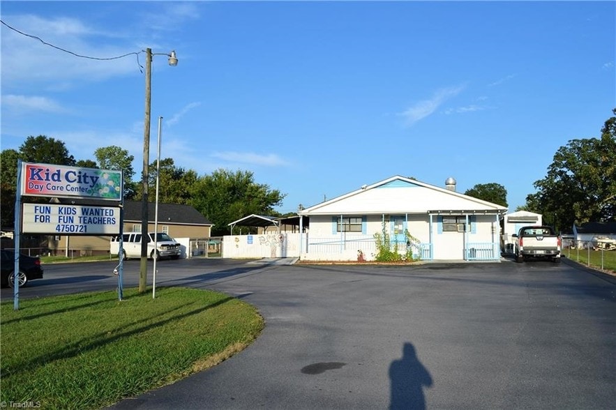 Primary Photo Of 719 Fisher Ferry St, Thomasville Daycare Center For Sale