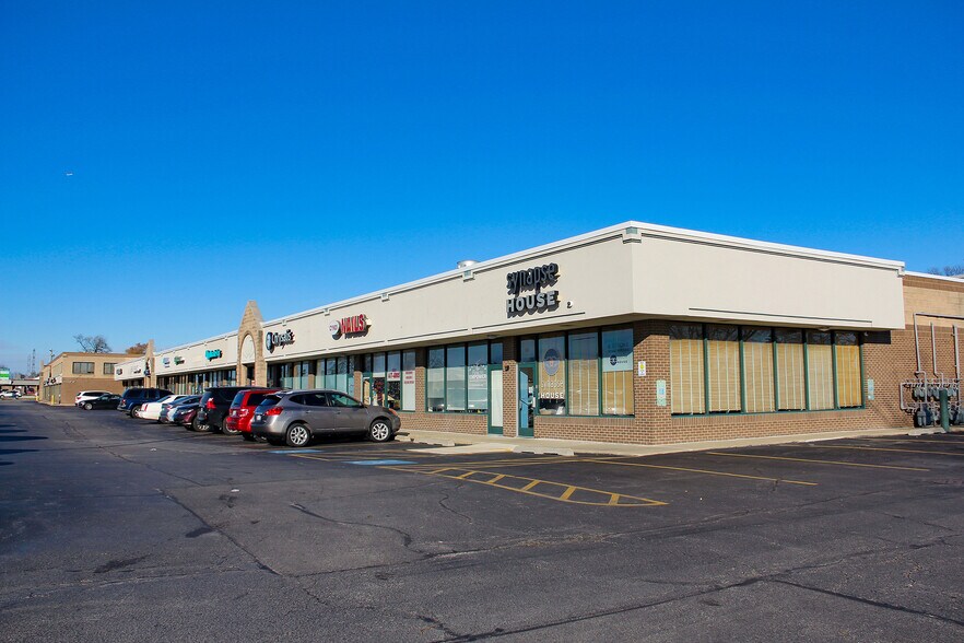 More Photos Of 559-617 N York St, Elmhurst General Retail For Lease