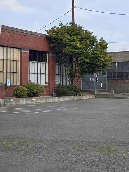More Photos Of 5015-5025 Colorado Ave S, Seattle Warehouse For Lease