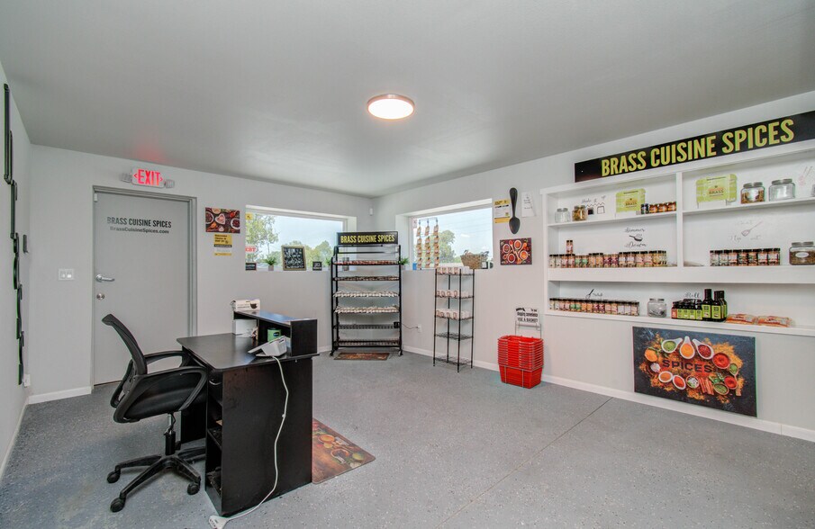 More Photos Of 7514 Bailey Rd, Pearland Warehouse For Lease