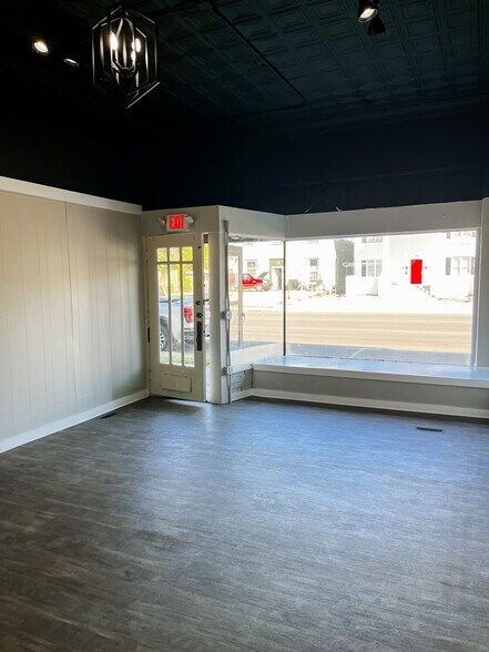 More Photos Of 297 E Center St, Marion Storefront For Lease
