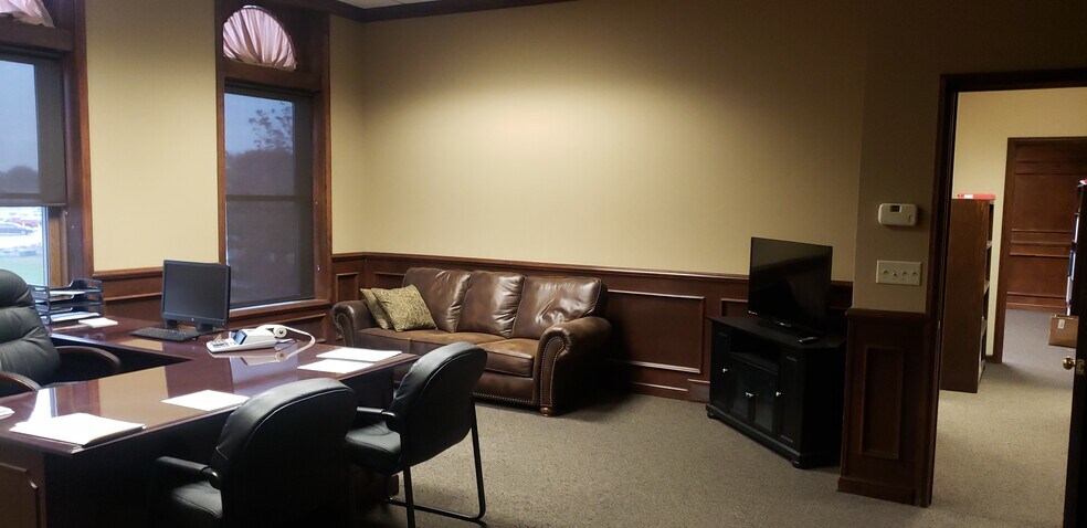 More Photos Of 200 N Main St, Hutchinson Office For Lease