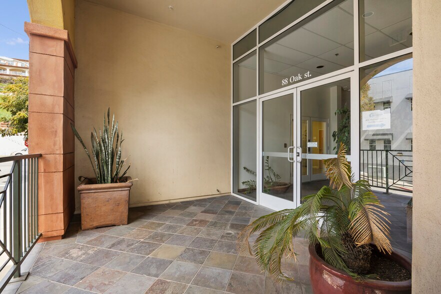 More Photos Of 88 N Oak St, Ventura Loft Creative Space For Sale