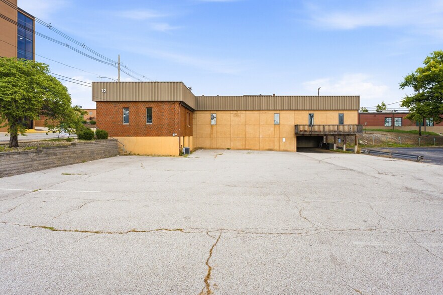 More Photos Of 12 W Lincoln St, Belleville Medical For Sale
