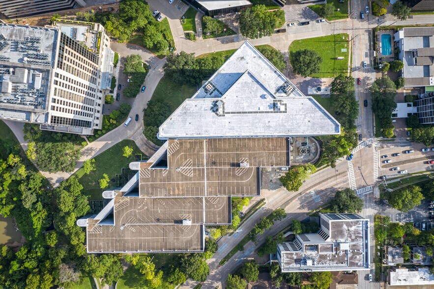 More Photos Of 2 RIVERWAY, Houston Office For Lease