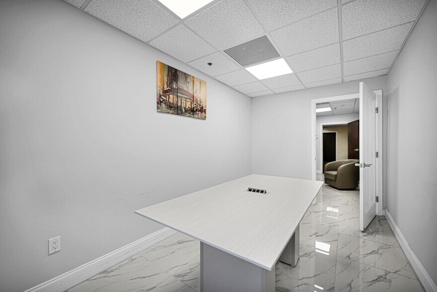 More Photos Of 12550 Biscayne Blvd, North Miami Medical For Sale