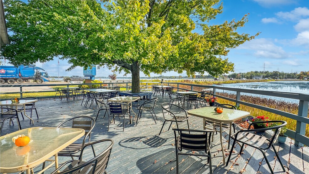 More Photos Of 2403 Sunnyside Dr, Cadillac Restaurant For Sale