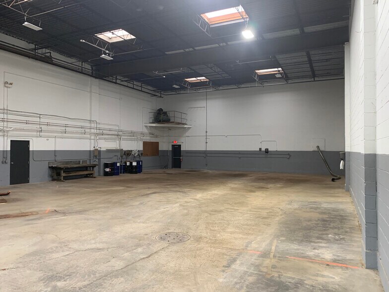 More Photos Of 690 State Fair Blvd, Syracuse Warehouse For Lease