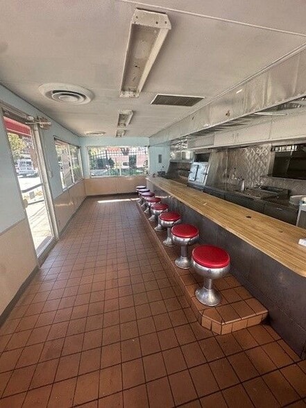 More Photos Of 970 S 3rd St, Louisville Restaurant For Lease