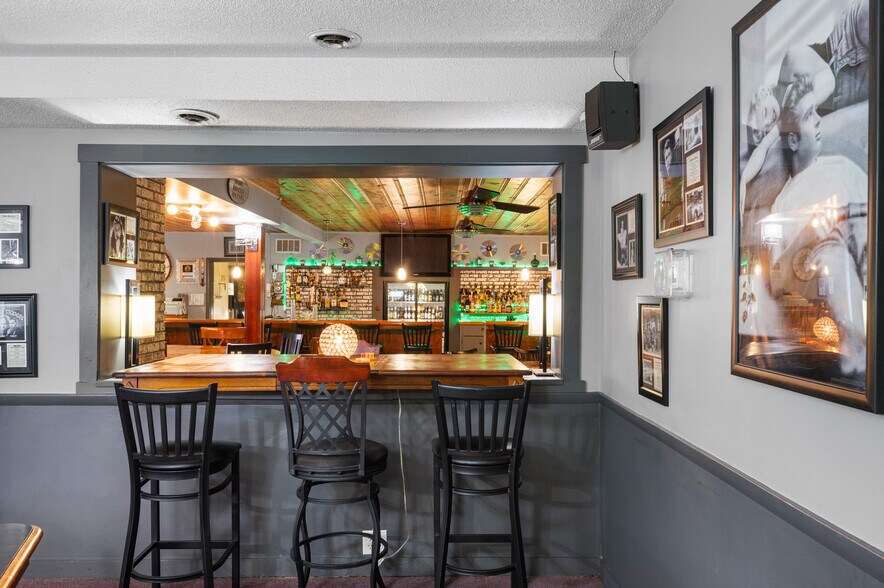 More Photos Of 17001 IN-3, Eaton Bar For Sale