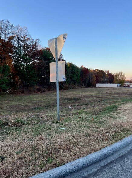 More Photos Of 3196 Peters Creek Pky, Winston-Salem Land For Lease