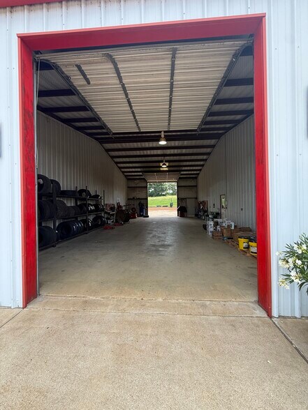 More Photos Of 17650 Texas 19, Montalba Auto Repair For Sale