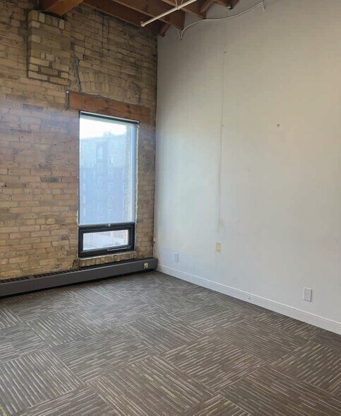 More Photos Of 115 Bannatyne Ave, Winnipeg Office For Lease