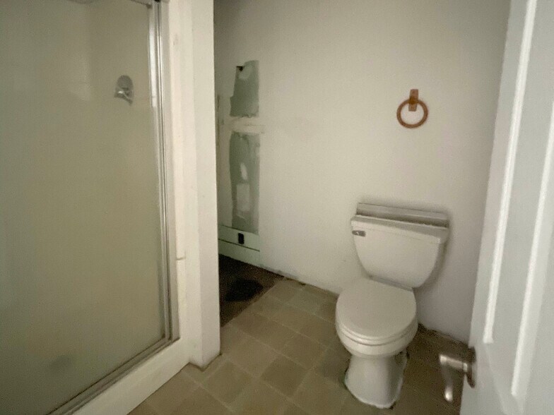 More Photos Of 1611 Bank St, Baltimore Restaurant For Lease