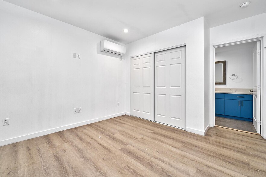 More Photos Of 550 W 47th St, Los Angeles Apartments For Sale