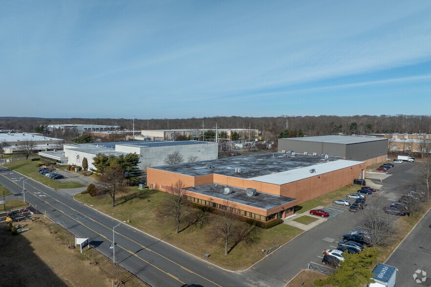 More Photos Of 100 Wireless Blvd, Hauppauge Manufacturing For Lease