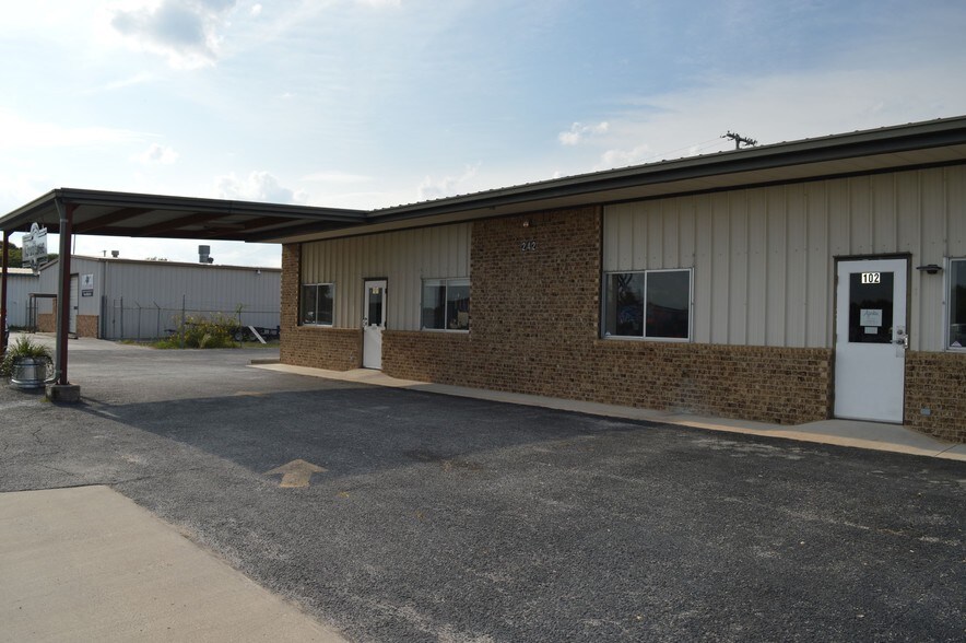 More Photos Of 242 Trade Center Dr, New Braunfels Warehouse For Lease