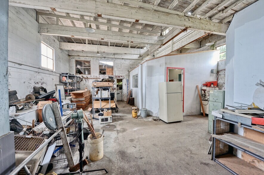 More Photos Of 5214 Guide Meridian, Bellingham Auto Repair For Sale