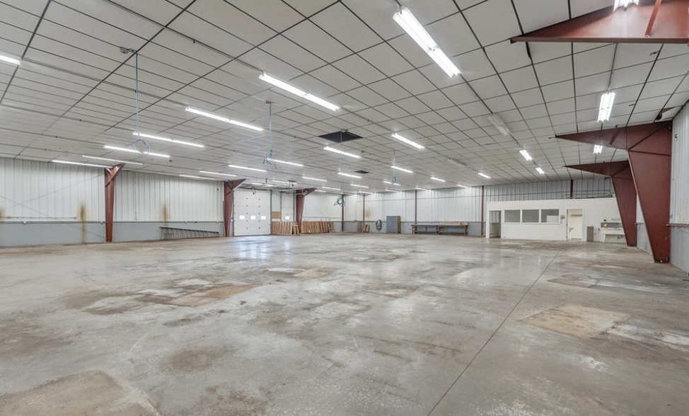 More Photos Of 8125-8127 Thompson Rd, Clay Industrial For Lease