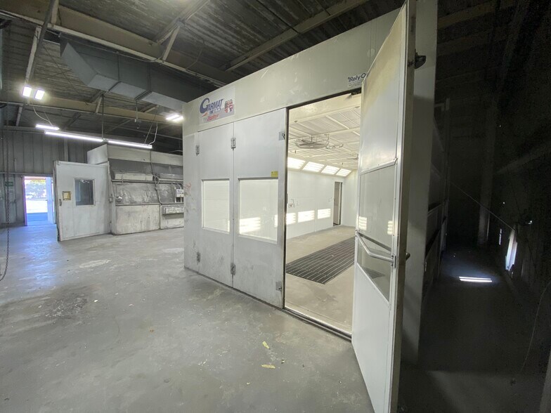 More Photos Of 6929 Laurel Canyon Blvd, North Hollywood Auto Repair For Lease