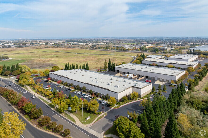 More Photos Of 10015 Foothills Blvd, Roseville Warehouse For Lease