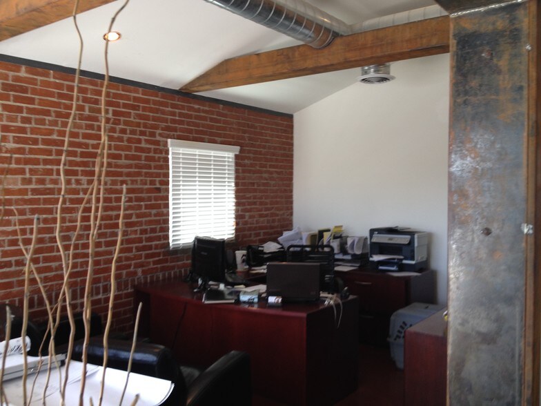 More Photos Of 2540 E Indian School Rd, Phoenix Loft Creative Space For Lease