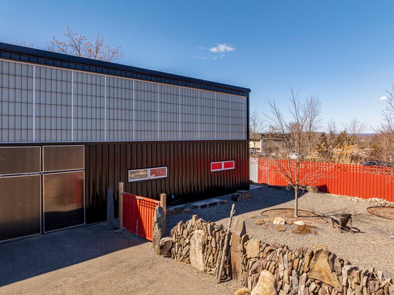 More Photos Of 78 Green St, Hudson Freestanding For Sale