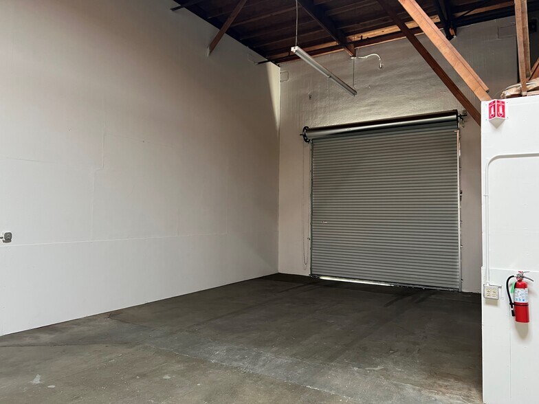 More Photos Of 8425 Rovana Cir, Sacramento Warehouse For Lease