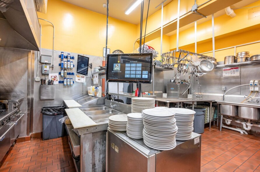 More Photos Of 623 Broadway St, Baraboo Specialty For Sale