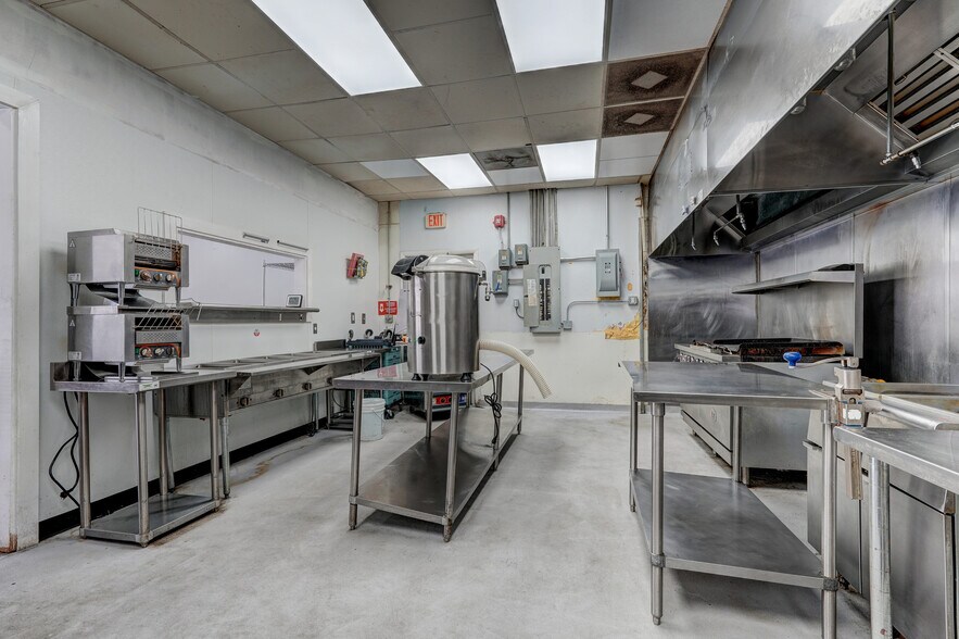 More Photos Of 247 W Kings Hwy, Eden Storefront Retail Office For Sale