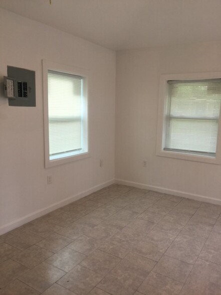 More Photos Of 1189 N Tamiami Trl, North Fort Myers Apartments For Sale