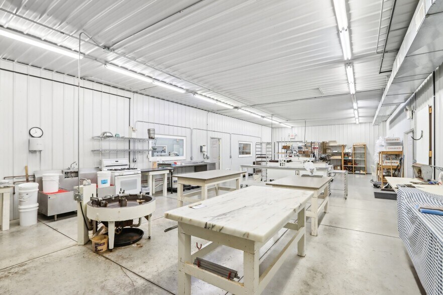 More Photos Of 680 Enterprise Dr, Lake Mills Freestanding For Lease