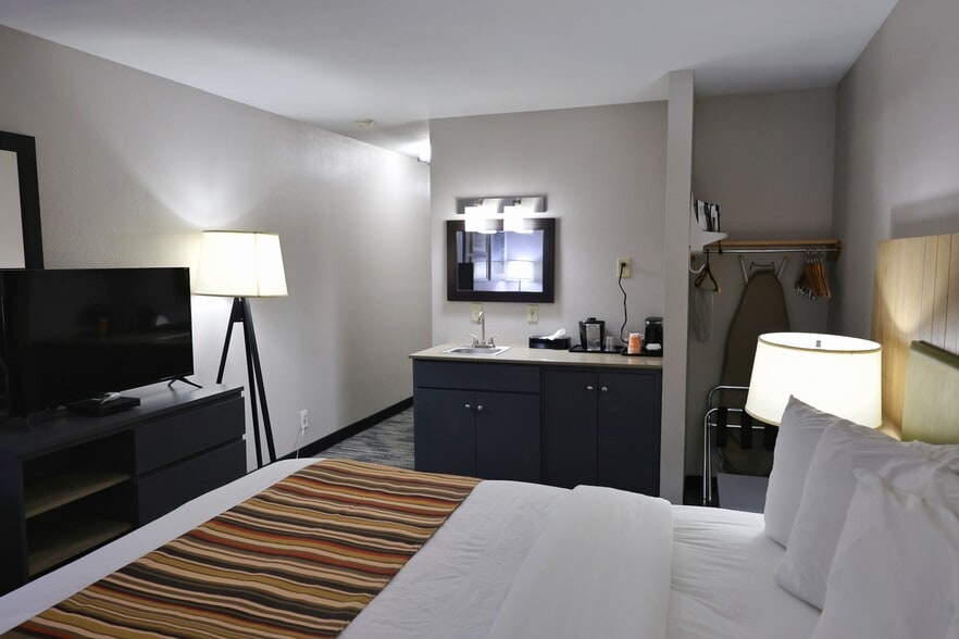 More Photos Of 737 Avon Rd, Sparta Hotel For Sale