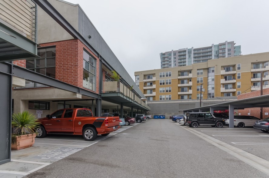 More Photos Of 1046 Princeton Dr, Venice Loft Creative Space For Sale