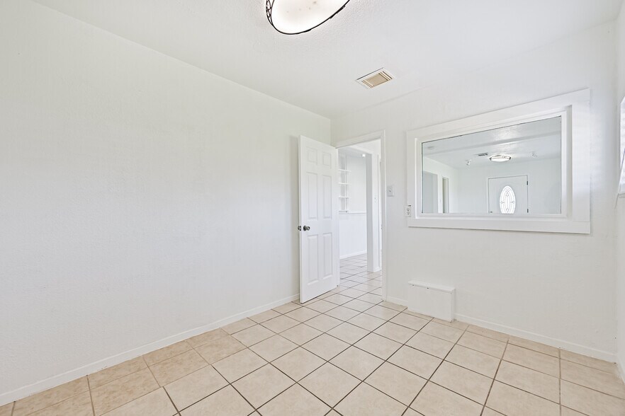 More Photos Of 5001 Luella Ave, Deer Park Office For Sale