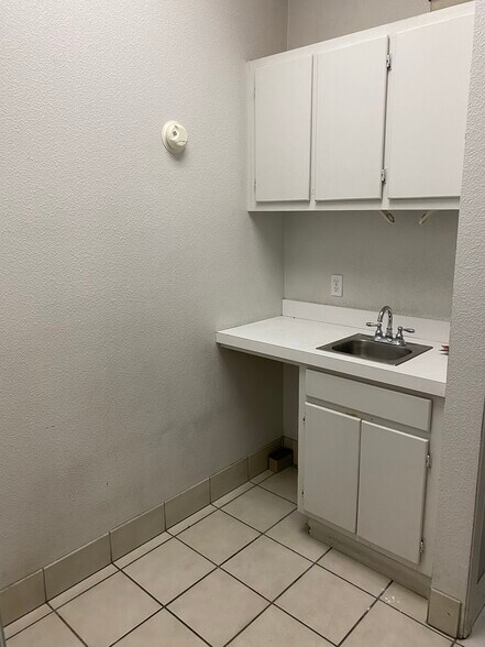 More Photos Of 2401 Portico Blvd, Calexico Warehouse For Lease