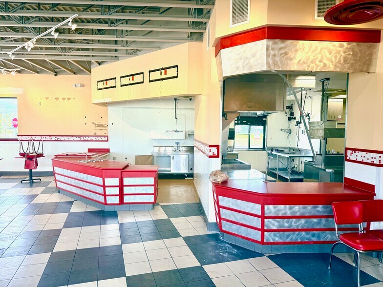 More Photos Of 500 N Giant City Rd, Carbondale Fast Food For Sale