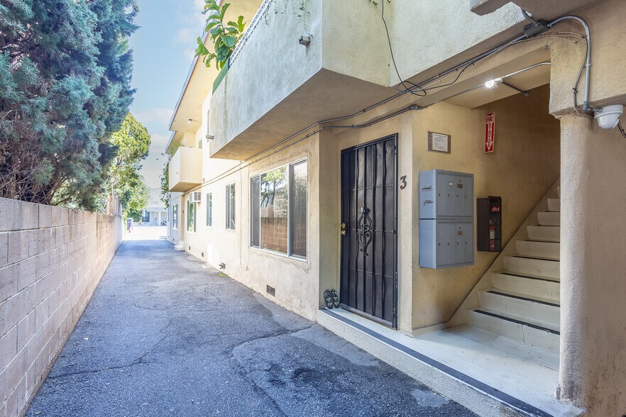 More Photos Of 3709 S Bentley Ave, Los Angeles Apartments For Sale